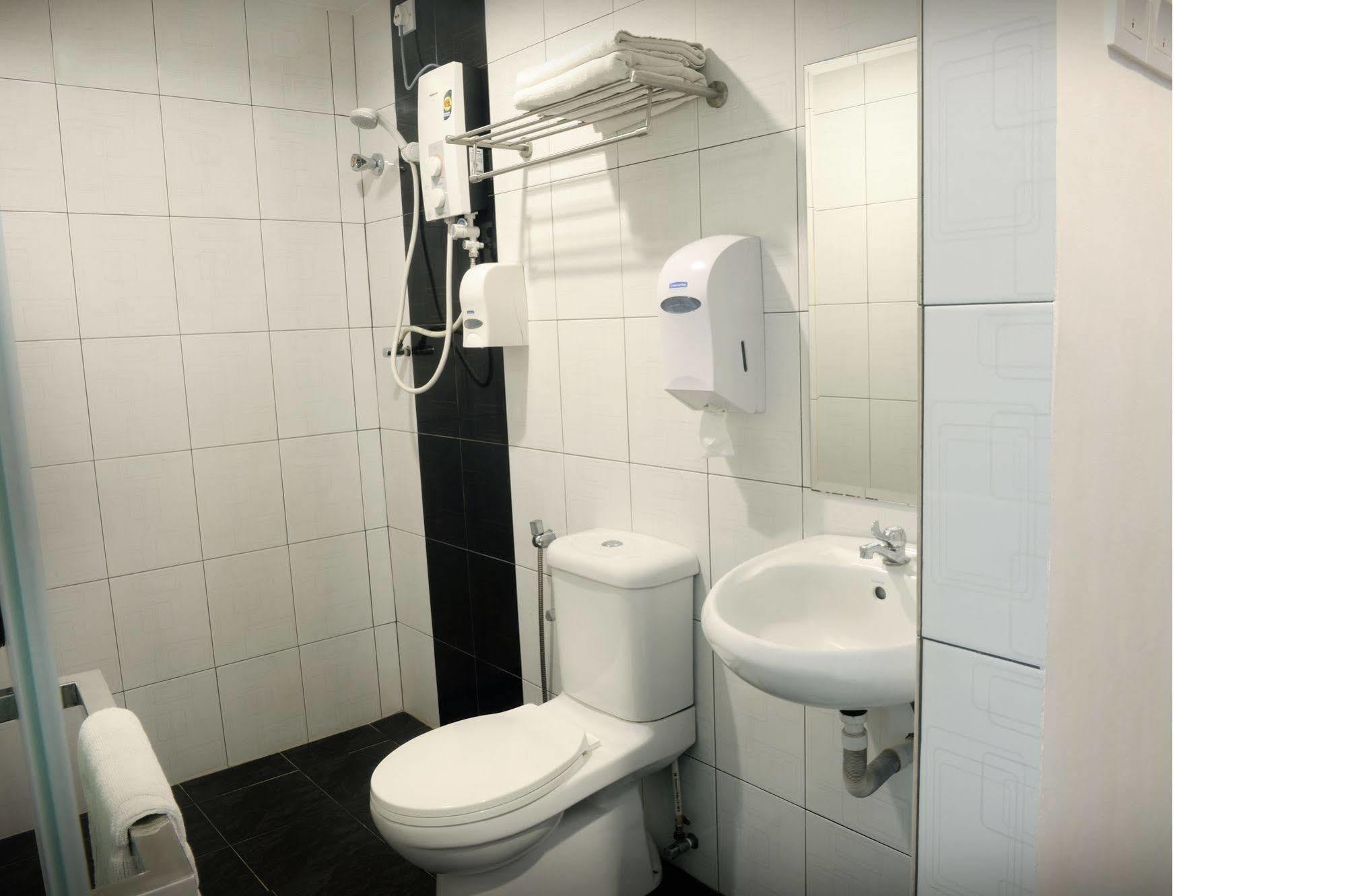Brezza Hotel Lumut Εξωτερικό φωτογραφία