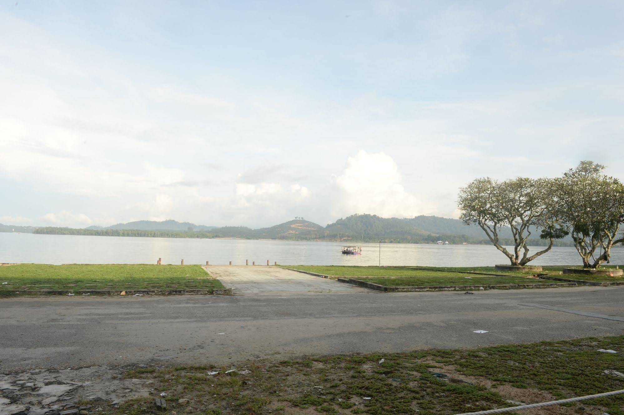 Brezza Hotel Lumut Εξωτερικό φωτογραφία